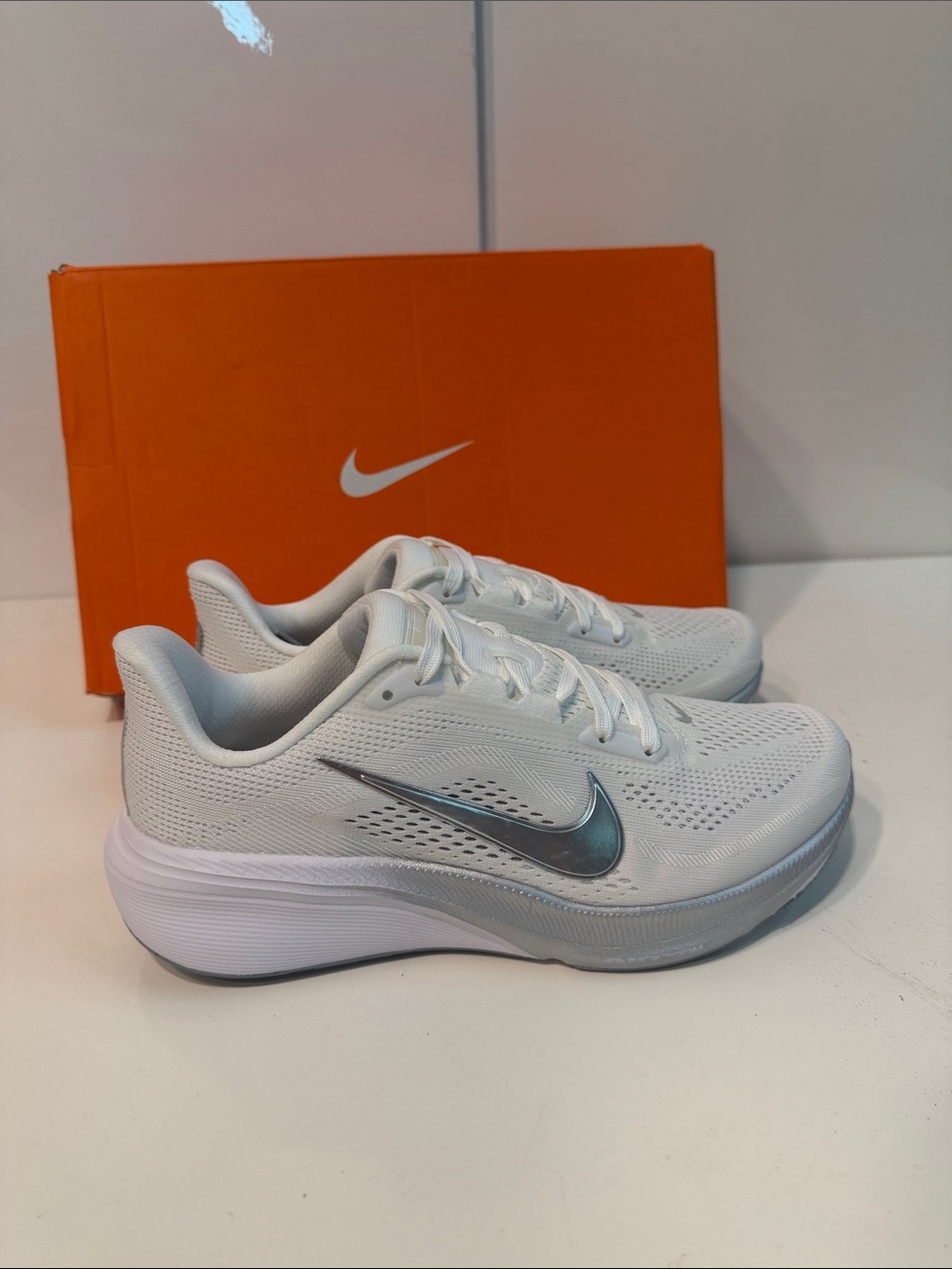 New Nike air zoom Pegasus 42 white athletic shoes women’s size 7.5